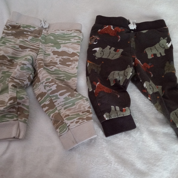 Baby boys mix and match set from Carters. - Picture 5 of 5